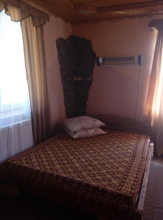 Hôtel Schedryk à Mykulychyn Extérieur photo